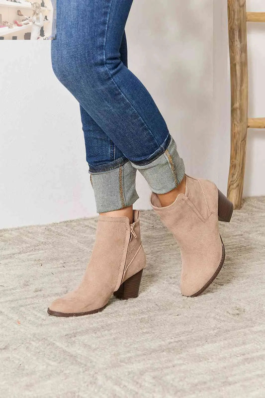 East Lion Corp Block Heel Point Toe Ankle Boots - MegaSuperStar