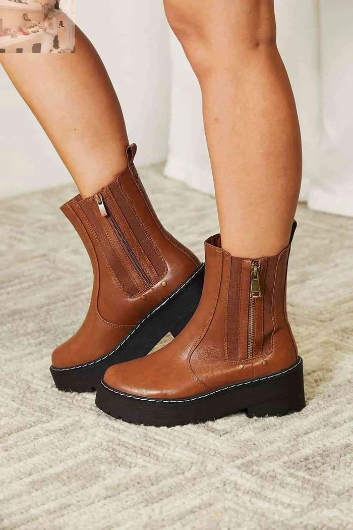 💕 Forever Link Side Zip Platform Boots 💕