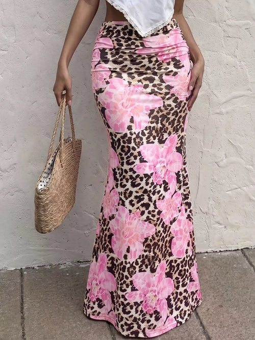 Customer styling ✨ Leopard Print Bodycon Maxi Skirt 💃