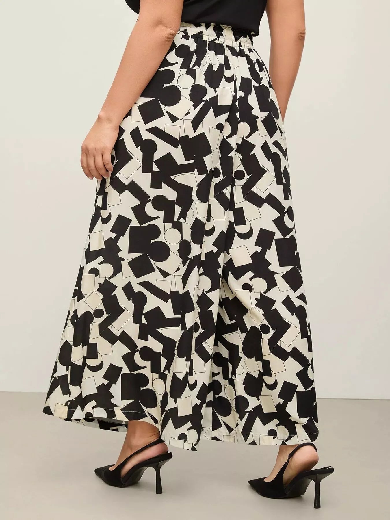 🌸 Plus Size Abstract Print Wide Leg Pants - Artistic Style 🌸 - MegaSuperStar