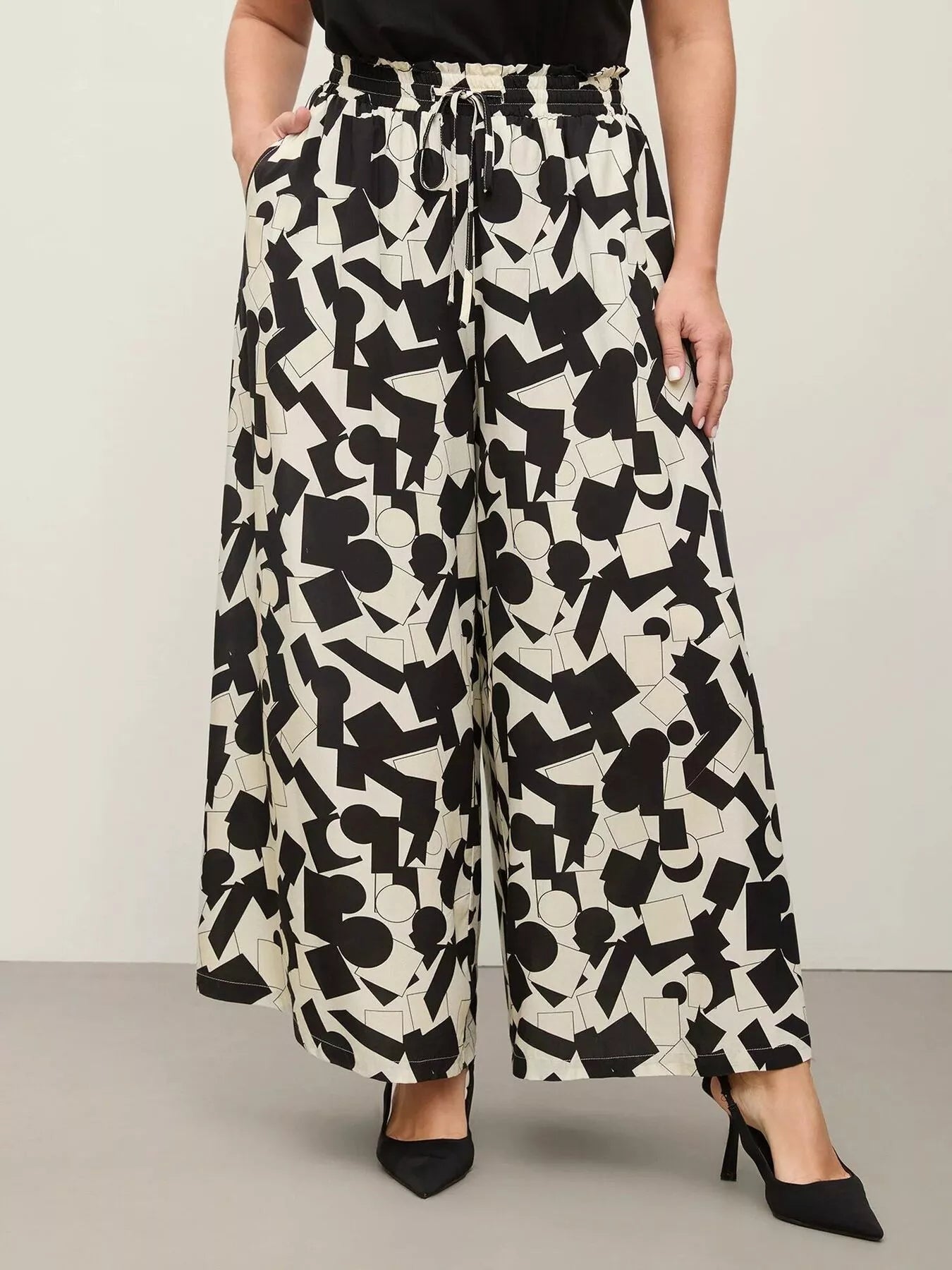 🌸 Plus Size Abstract Print Wide Leg Pants - Artistic Style 🌸 - MegaSuperStar