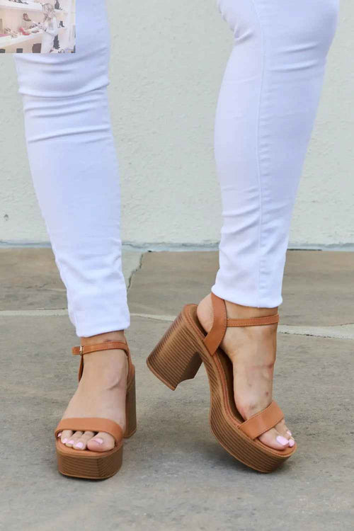 Customer styling Weeboo Platform Heel Sandals for Ultimate Comfort and Style