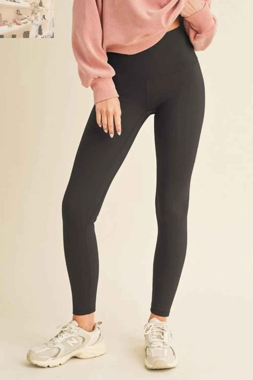 Customer styling 💕 Yelete Full Size High Waisted Fleece Lined Leggings 💕
